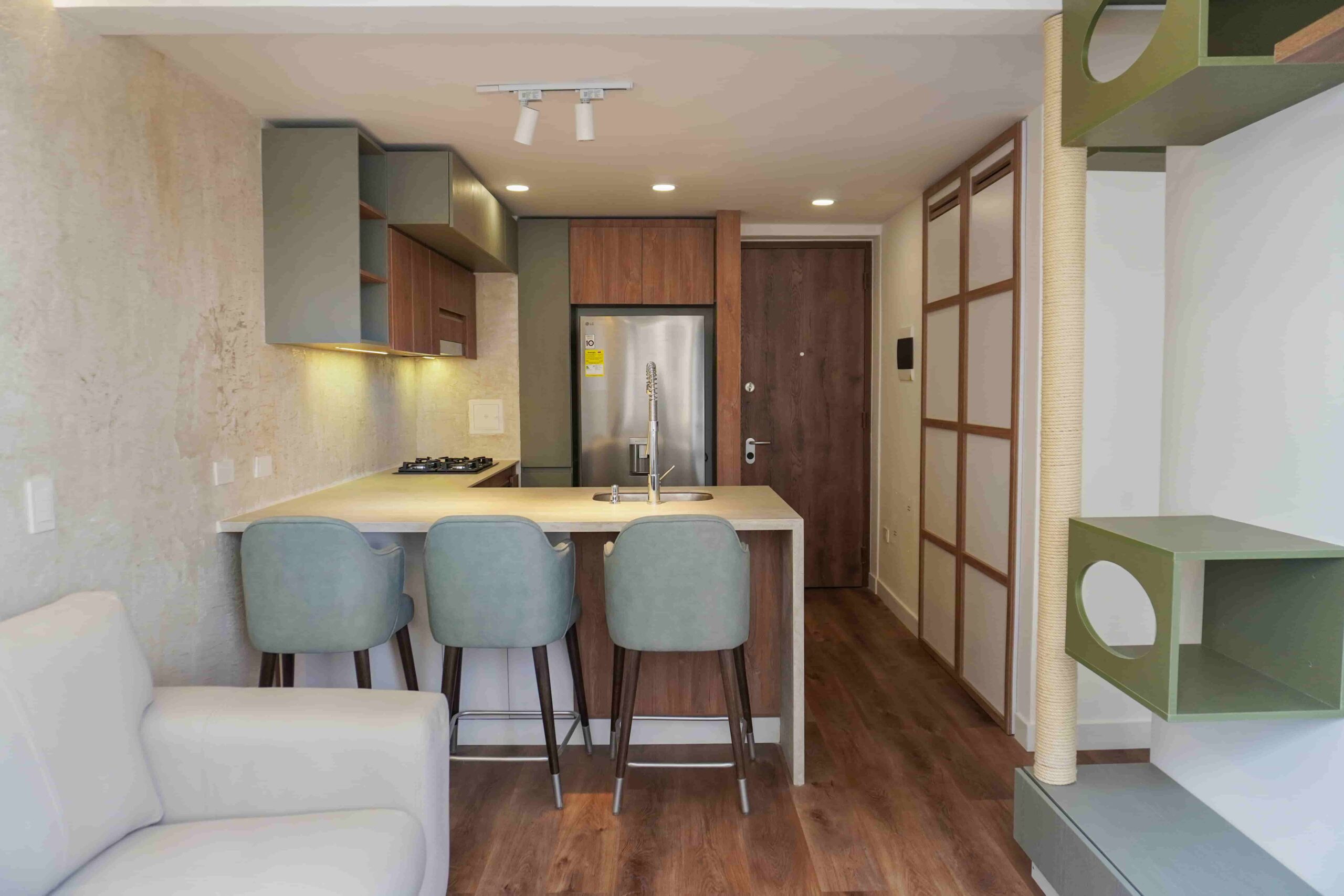 Diseño de obra gris cocina moderna